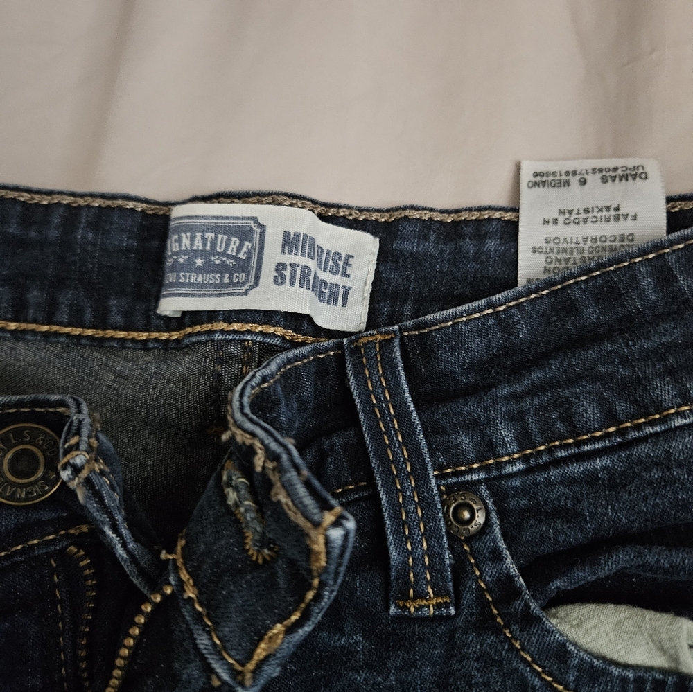 Levi's Mid Rise Straight - Picture 2 of 9